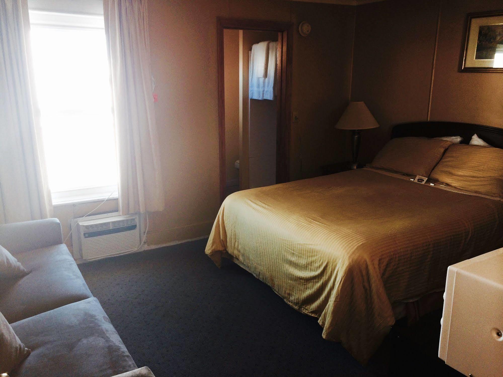 The Moulton Hotel Hampton Buitenkant foto